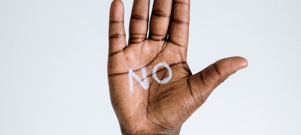 Nein sagen aus Liebe zu sich selbst, braucht zunächst etwas Selbstbewusstsein, stärkt unser Selbstwertgefühl aber auch.